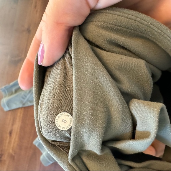 Lululemon high rise get centered legging size 8 grey sage - Picture 3 of 3